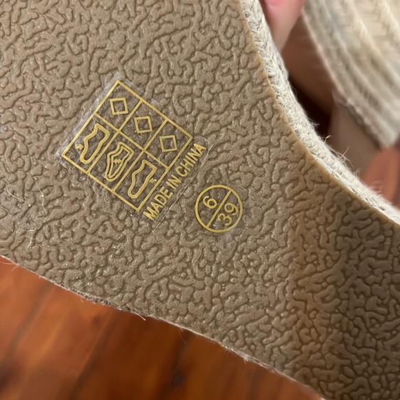NWT: size 8W - 2.5” espadrille wedge sandals in beige - Picture 7 of 9